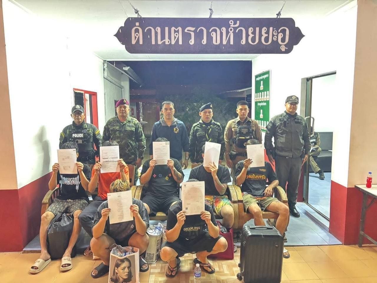 泰国来兴府查获货车藏匿6名中国人 涉案司机收取9000泰铢运送费被捕 据泰国媒体报道,泰国来兴府…